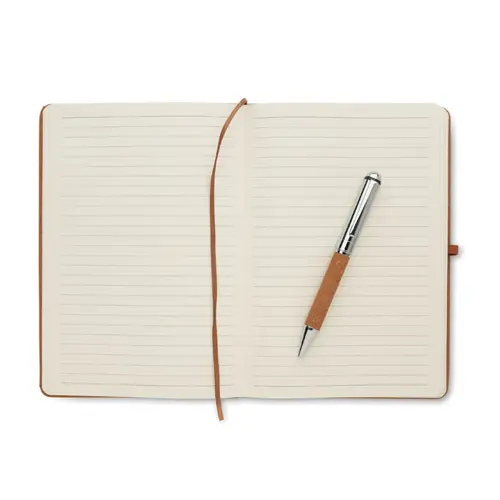 Set regalo block notes A5 copertina rigida in pelle riciclata pagine a righe in carta riciclata e penna in metallo refill blu