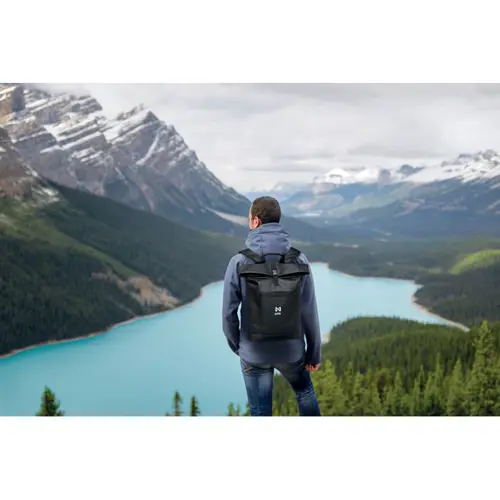 Zaino porta pc 15" rolltop in morbido PU e RPET con schienale imbottito e base rinforzata