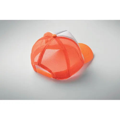 Cappellino trucker con visiera in poliestere a 5 pannelli con retinatura e chiusura regolabile in plastica