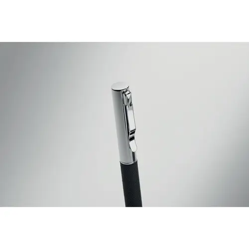 Set regalo composto da penna a sfera refill blu in metallo e poliestere RPET e portachiavi in RPET 