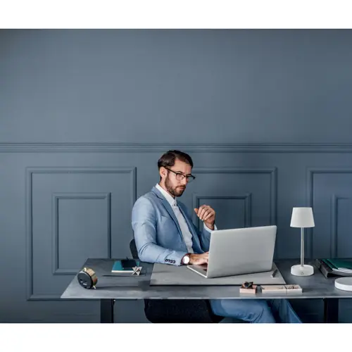 Lampada da tavolo USB retrattile e ricaricabile in ABS