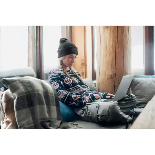 Berretto in poliestere RPET lavorato a maglia e elasticizzato 