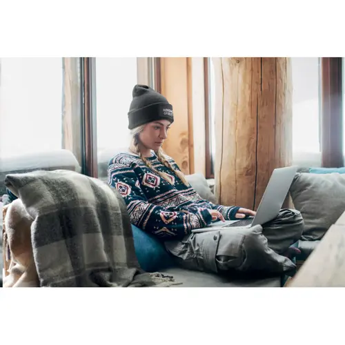 Berretto in poliestere RPET lavorato a maglia e elasticizzato 