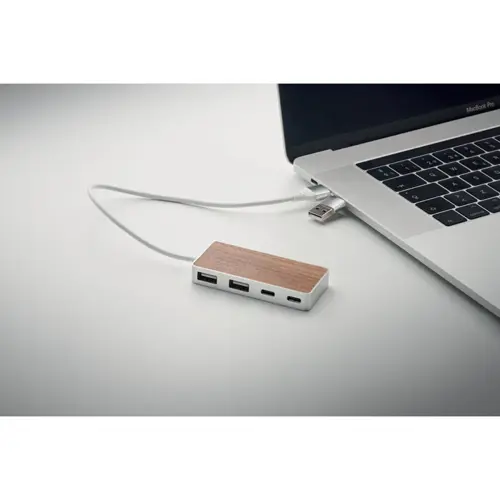 Hub USB a 4 porte in alluminio riciclato e dettagli noce 2 porte USB-C e 2 poorte USB-A