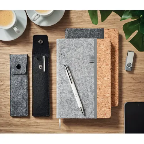 Astuccio in feltro RPET con chiusura a bottone automatico