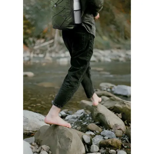 Zaino in poliestere 600D RPET  con cordino e tasca frontale e sui lati tasche a rete 30X14X45cm