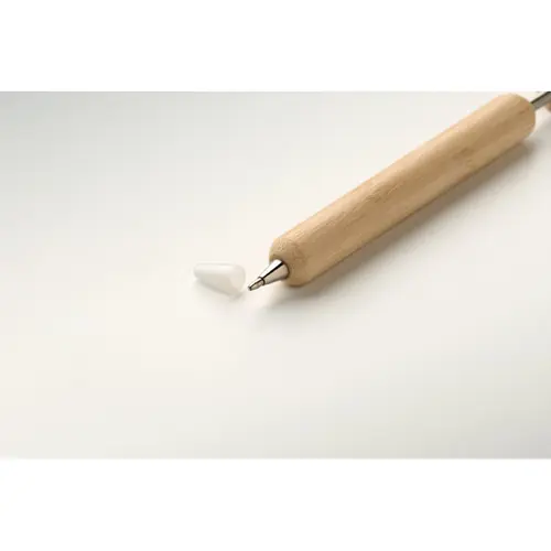 Penna a sfera in bambù con design a cuore e refill blu