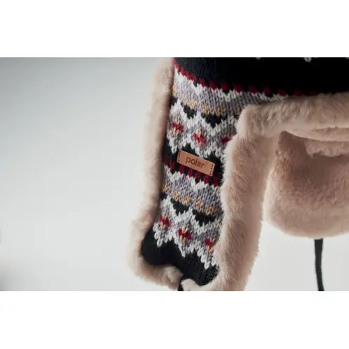 Cappello lavorato a maglia con copriorecchie