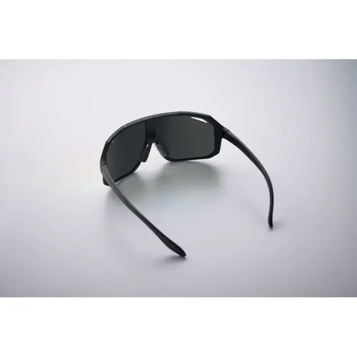 Occhiali da sole design con lenti specchiate UV400