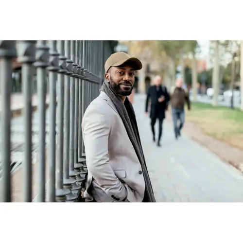 Cappellino con visiera in velluto a coste di poliestere a 5 pannelli con fibbia in metallo 220gr