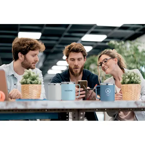 Tazza termica con coperchio e interno in acciaio inox riciclato e esterno in PP ricilato da 400 ml