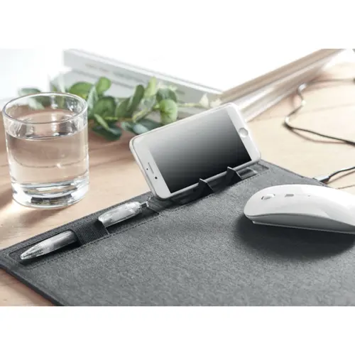 Tappetino multifunzionale da scrivania con caricatore wireless e supporto per telefono in RPET 315x270mm