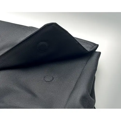 Zaino porta pc da 15" in RPET 600D con chiusura a bottone magnetico e tasche laterali