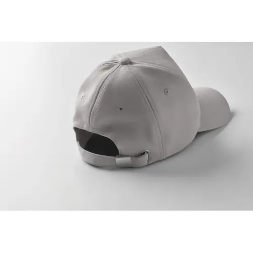 Cappellino con visiera in poliestere RPET a 5 pannelli con fibbia in acciaio argentato