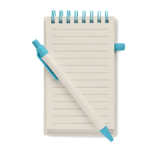 Block note A6 con spirale 70 fogli a righe in carta 70% cartone del latte riciclato e 30% carta riciclata con penna refill blu