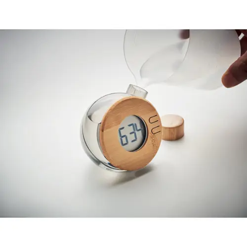 Orologio alimentato ad acqua con display LCD e dettagli in bambù