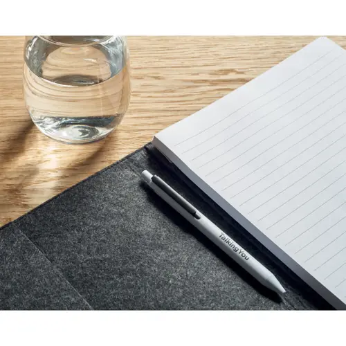 Cartella portadocumenti A4 in feltro RPET con block notes da 100 fogli a righe ed elastico portapenne