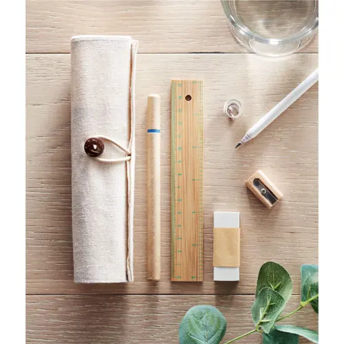 Set ufficio con penna a sfera in cartone e refill blu in astuccio di cotone e juta con chiusura a bottone