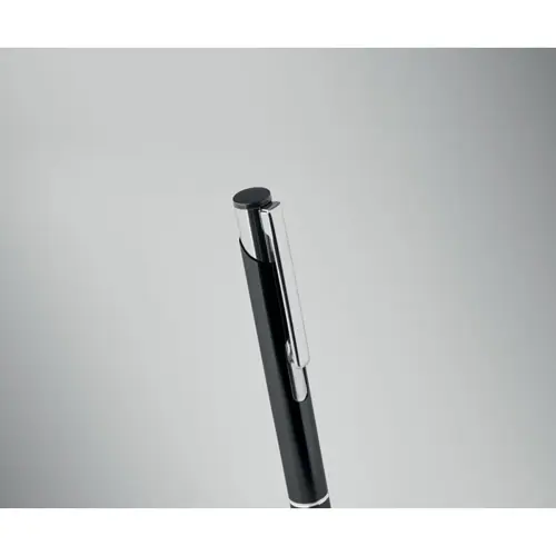 Penna a sfera in alluminio disponibile in vari colori e con meccanismo a scatto e refill blu