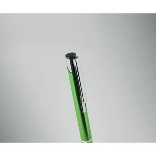 Penna a sfera in alluminio disponibile in vari colori e con meccanismo a scatto e refill blu