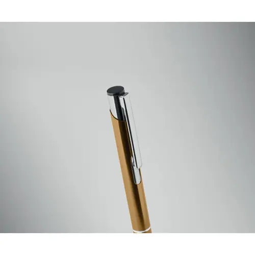 Penna a sfera in alluminio disponibile in vari colori e con meccanismo a scatto e refill blu