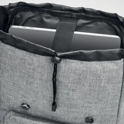 Zaino porta pc da 15'' in poliestere 600D con chiusura a calamita e cavo per ricarica USB