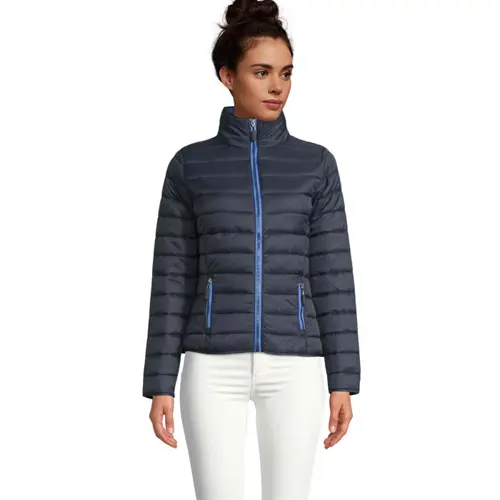 Piumino leggero da donna colori assortiti con fodera e zip a contrasto taglio aderente in nylon e poliestere 180gr