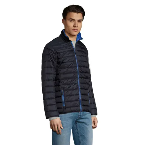 Piumino leggero da uomo colori assortiti con fodera e zip a contrasto taglio aderente in nylon e poliestere 180g