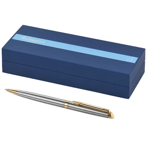 Penna a sfera a marchio Waterman in alluminio disponibile con rifiniture color oro o argento con meccanismo a rotazione in confezione regalo e refill blu