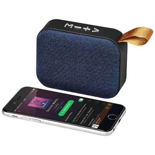Cassa Bluetooth in tessuto e finitura soft touch con controllo del volume e microfono integrato fornito con scatola regalo