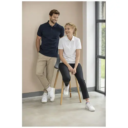 Polo unisex a maniche corte in tessuto riciclato da 200gr con sistema di tracciamento Aware