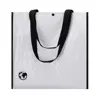 Shopper in materiale laminato e con soffietto rinforzato 38x38x12cm