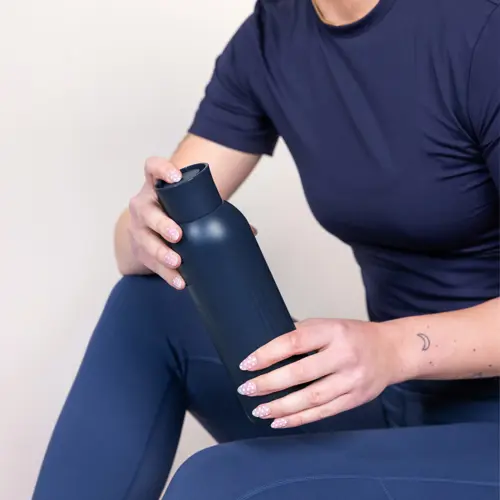 Borraccia Sagaform Tekla Push da 500ml in acciaio con tappo a pressione riciclato
