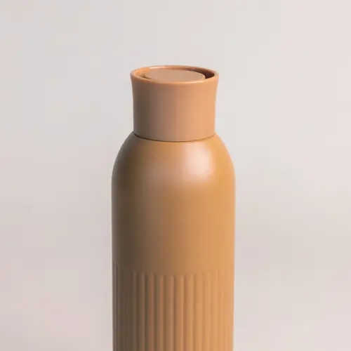 Borraccia Sagaform Tekla Push da 500ml in acciaio con tappo a pressione riciclato