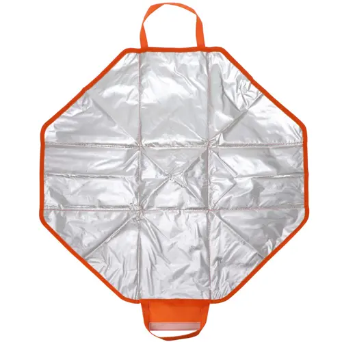 Borsa frigo ripiegata e tappetino da picnic