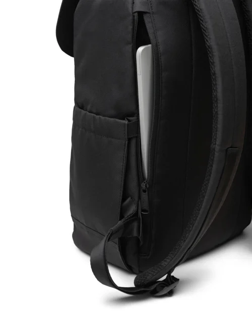 Zaino porta pc da 16" a marchio Herschel Retreat in tessuto riciclato con ampie tasche oggetti e chiusura a coulisse