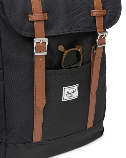 Zaino porta pc da 16" a marchio Herschel Retreat in tessuto riciclato con ampie tasche oggetti e chiusura a coulisse