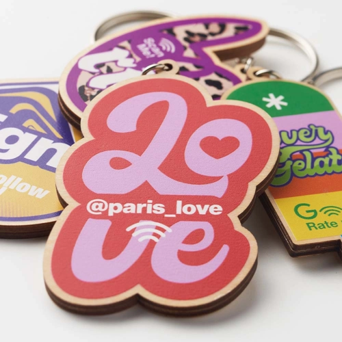 Portachiavi NFC in legno di forma personalizzata