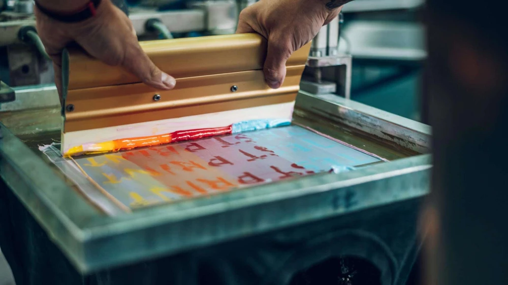 Dal Logo al Gadget: Scegliere la Tecnica di Stampa Giusta per il Tuo Merchandising