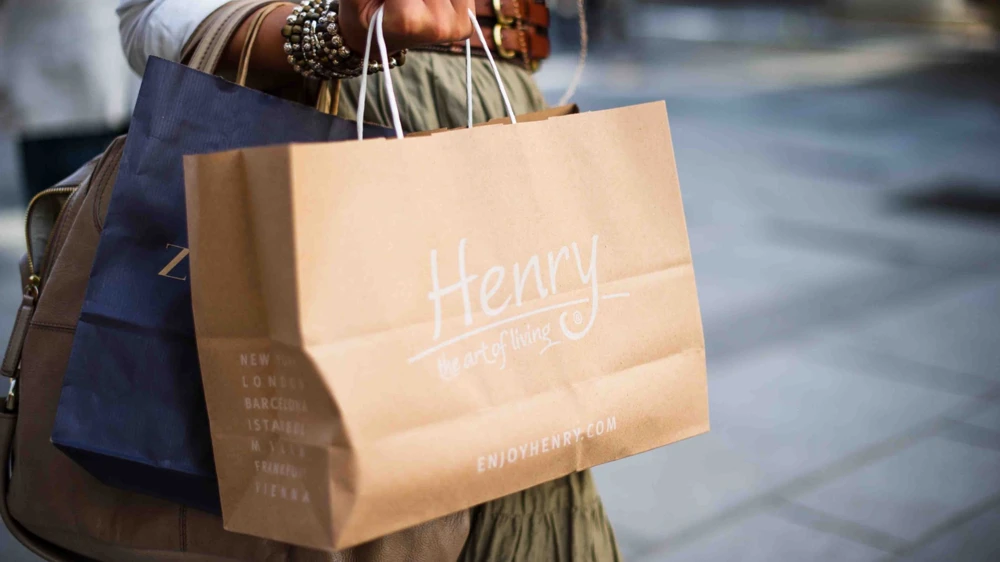Shopping bag personalizzate in carta: promuovi il tuo negozio con stile
